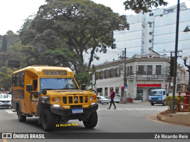 Prefeitura Municipal de Petrópolis Escolar RIS5C95 na cidade de Petrópolis, Rio de Janeiro, Brasil, por Zé Ricardo Reis. ID da foto: 9928521.