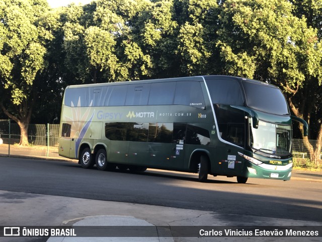 Viação Motta 19010 na cidade de Araçatuba, São Paulo, Brasil, por Carlos Vinicius Estevão Menezes. Número da foto: #9932249.