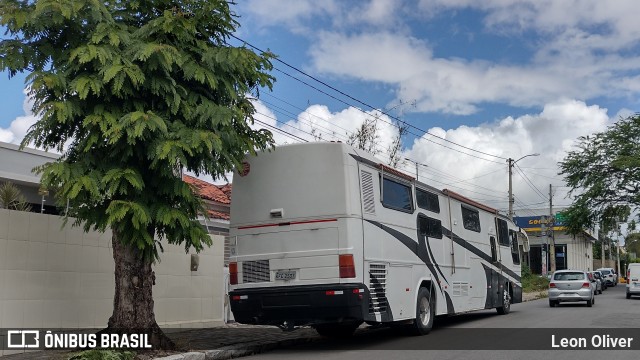 Ônibus Particulares 2507 na cidade de Caruaru, Pernambuco, Brasil, por Leon Oliver. Número da foto: #9934683.