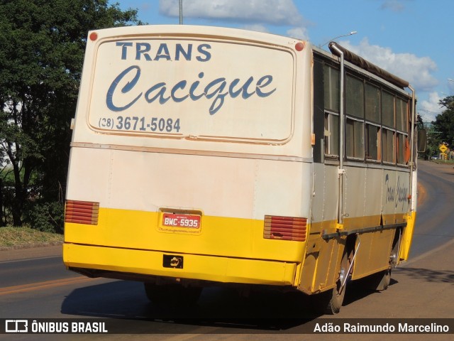 Ônibus Particulares 5935 na cidade de Paracatu, Minas Gerais, Brasil, por Adão Raimundo Marcelino. ID da foto: 9938753.