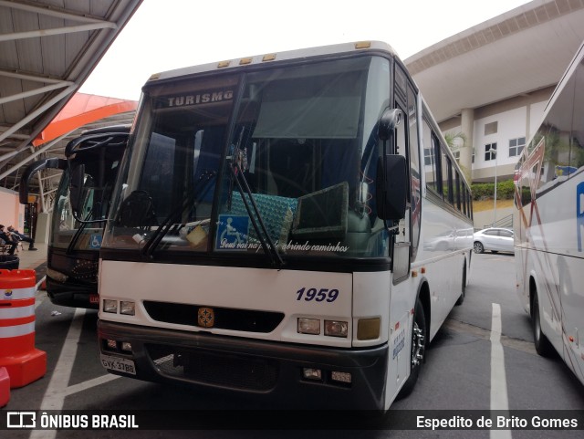 Ônibus Particulares 1959 na cidade de Aparecida, São Paulo, Brasil, por Espedito de Brito Gomes. Número da foto: #9936183.