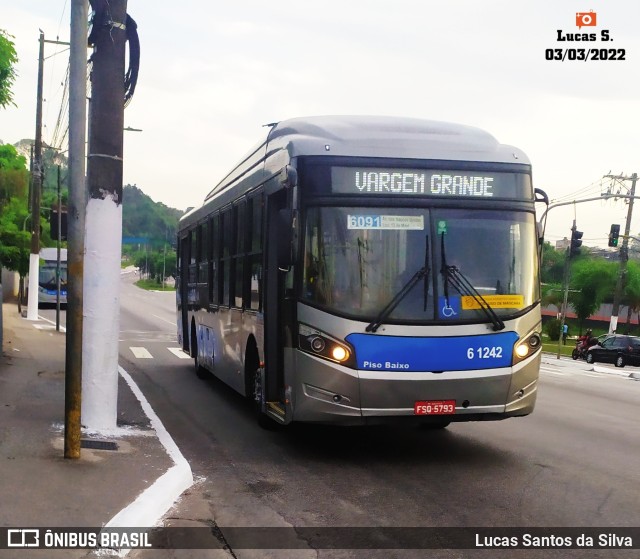 Viação Grajaú S.A. 6 1242 na cidade de São Paulo, São Paulo, Brasil, por Lucas Santos da Silva. Número da foto: #9942653.