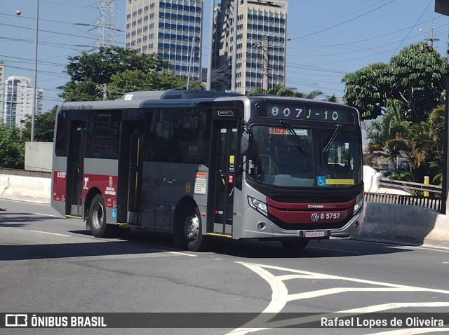 Auto Viação Transcap 8 5757 na cidade de São Paulo, São Paulo, Brasil, por Rafael Lopes de Oliveira. ID da foto: 9948867.