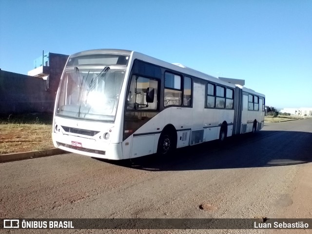 Ônibus Particulares 9464 na cidade de Águas Lindas de Goiás, Goiás, Brasil, por Luan Sebastião. Número da foto: #9953492.