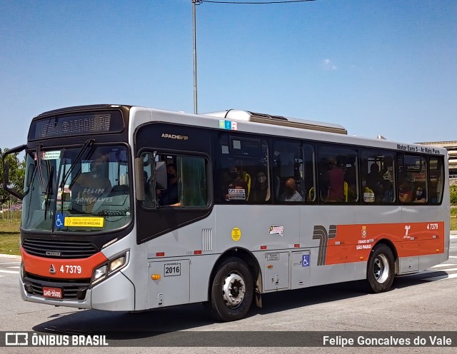 Pêssego Transportes 4 7379 na cidade de São Paulo, São Paulo, Brasil, por Felipe Goncalves do Vale. ID da foto: 9951341.