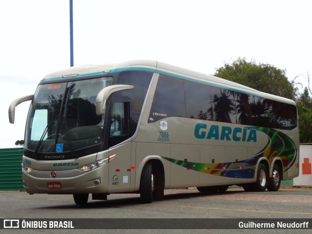 Viação Garcia 7886 na cidade de Curitiba, Paraná, Brasil, por Guilherme Neudorff. Número da foto: #9956028.