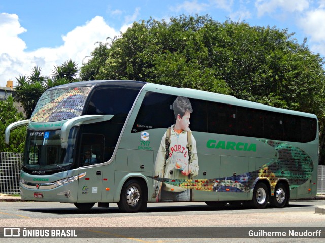 Viação Garcia 7917 na cidade de Curitiba, Paraná, Brasil, por Guilherme Neudorff. Número da foto: #9956046.