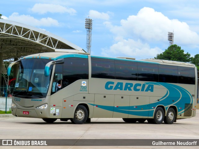 Viação Garcia 7352 na cidade de Curitiba, Paraná, Brasil, por Guilherme Neudorff. Número da foto: #9955817.