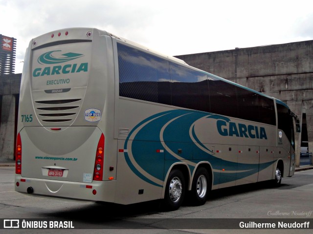 Viação Garcia 7165 na cidade de Curitiba, Paraná, Brasil, por Guilherme Neudorff. ID da foto: 9955281.