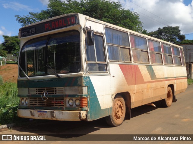 Ônibus Particulares 5132 na cidade de São Bento Abade, Minas Gerais, Brasil, por Marcos de Alcantara Pinto. Número da foto: #9883122.