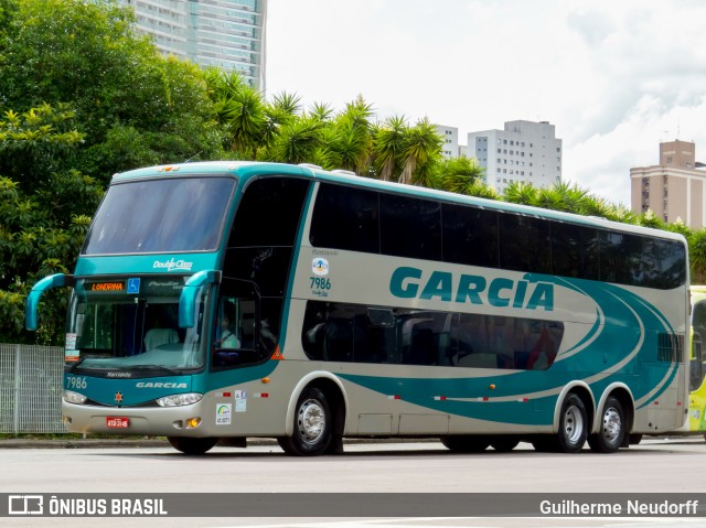 Viação Garcia 7986 na cidade de Curitiba, Paraná, Brasil, por Guilherme Neudorff. ID da foto: 9957281.