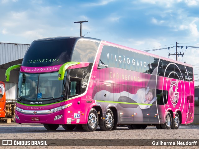 Viação Garcia 8715 na cidade de Curitiba, Paraná, Brasil, por Guilherme Neudorff. Número da foto: #9957520.
