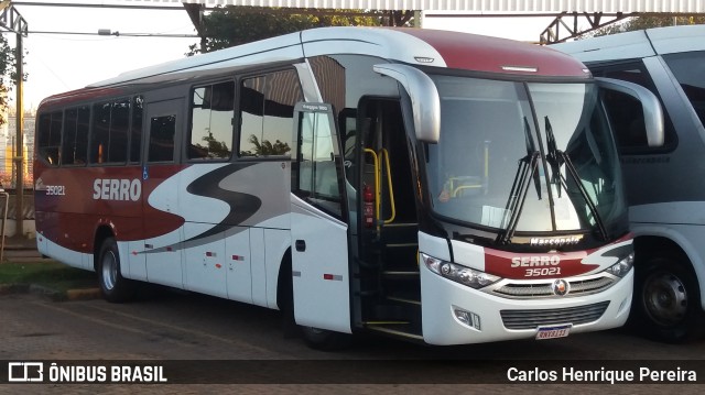 Viação Serro 35021 na cidade de Belo Horizonte, Minas Gerais, Brasil, por Carlos Henrique Pereira. Número da foto: #9959912.