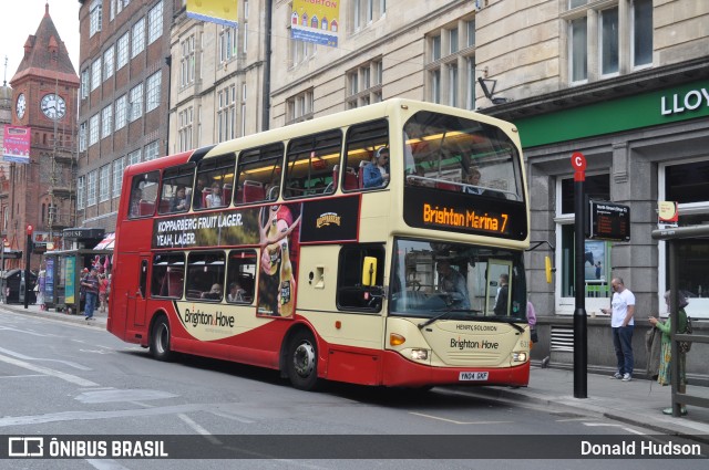 Brighton & Hove Buses 633 na cidade de Brighton, East Sussex, Inglaterra, por Donald Hudson. ID da foto: 9884282.