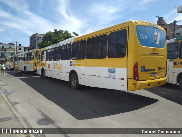 Plataforma Transportes 30924 na cidade de Salvador, Bahia, Brasil, por Gabriel Guimarães. Número da foto: #9887113.