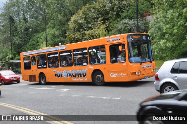 Go North East 4839 na cidade de Durham, County Durham, Inglaterra, por Donald Hudson. Número da foto: #9890411.
