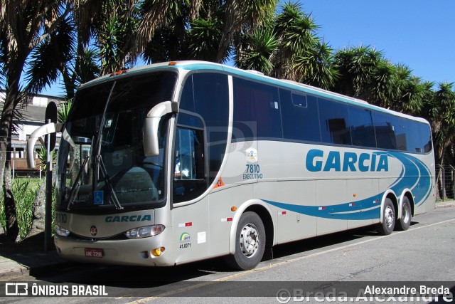 Viação Garcia 7810 na cidade de Curitiba, Paraná, Brasil, por Alexandre Breda. ID da foto: 9894513.