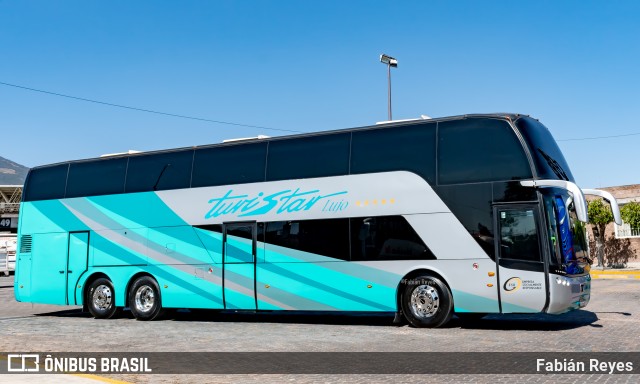 Turistar 3030 na cidade de Morelia, Michoacán, México, por Fabián Reyes. Número da foto: #9893347.