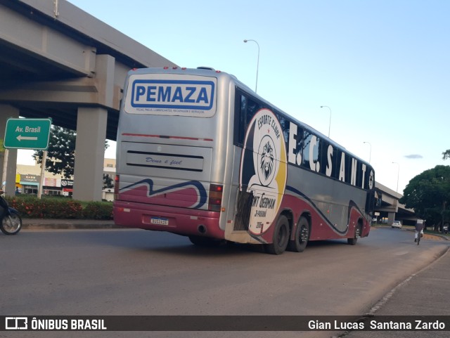 Ônibus Particulares 2015 na cidade de Ji-Paraná, Rondônia, Brasil, por Gian Lucas  Santana Zardo. Número da foto: #9895792.