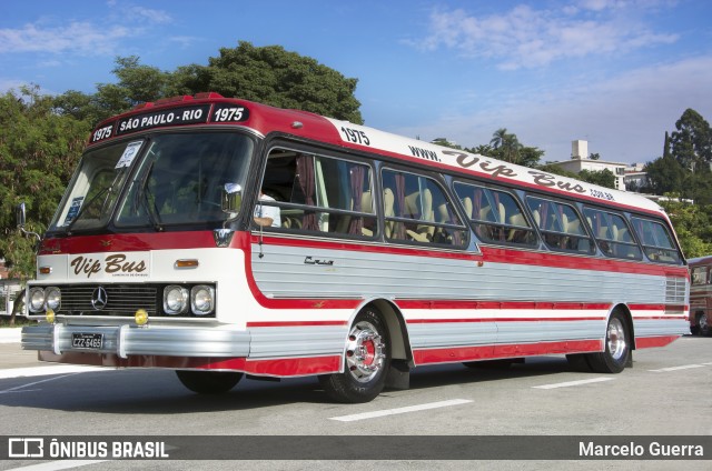 Vip Bus Comércio de Ônibus 1975 na cidade de São Paulo, São Paulo, Brasil, por Marcelo Guerra. Número da foto: #9895745.