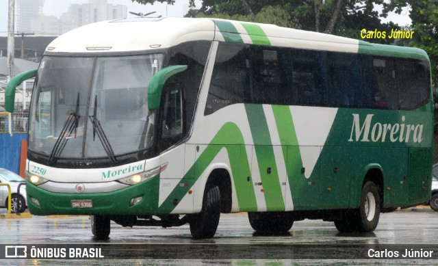 Empresa de Transportes e Turismo Moreira 2250 na cidade de Goiânia, Goiás, Brasil, por Carlos Júnior. ID da foto: 9897949.