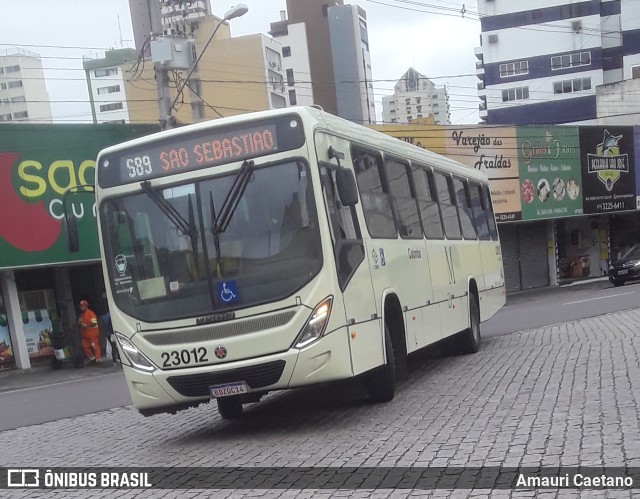 Viação Colombo 23012 na cidade de Curitiba, Paraná, Brasil, por Amauri Caetano. Número da foto: #9986433.