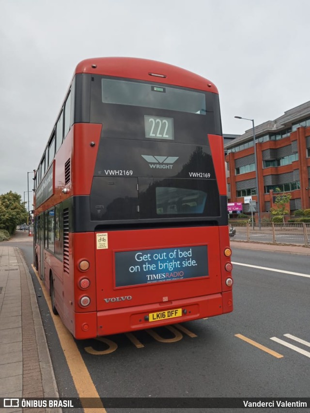 Metroline VHW2169 na cidade de London, Greater London, Inglaterra, por Vanderci Valentim. Número da foto: #9995600.