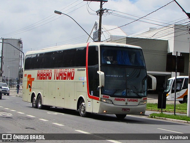 Ribeiro Turismo 2212 na cidade de Juiz de Fora, Minas Gerais, Brasil, por Luiz Krolman. ID da foto: 9999164.