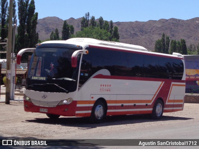 Autobuses sin identificación - Chile 28 na cidade de Uspallata, Las Heras, Mendoza, Argentina, por Agustin SanCristobal1712. Número da foto: #10001001.