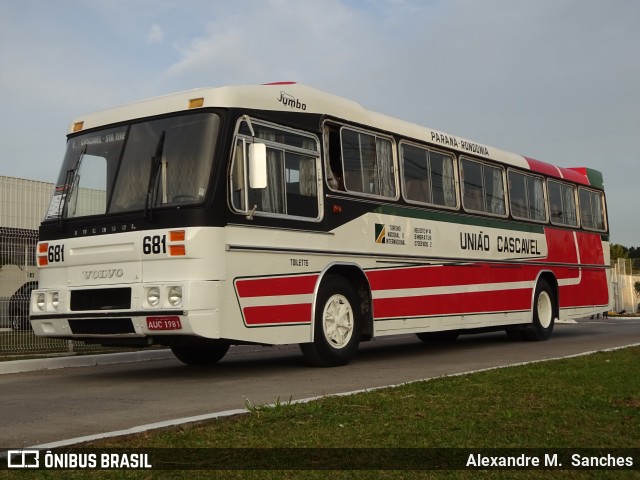 Eucatur - Empresa União Cascavel de Transportes e Turismo 681 na cidade de Curitiba, Paraná, Brasil, por Alexandre M.  Sanches. Número da foto: #10003253.
