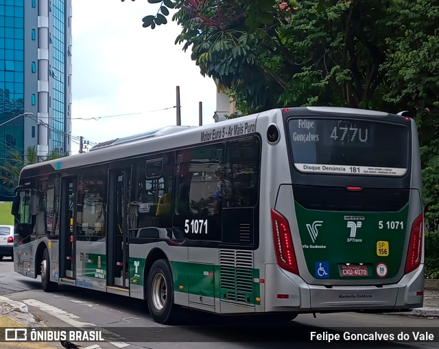 Via Sudeste Transportes S.A. 5 1071 na cidade de São Paulo, São Paulo, Brasil, por Felipe Goncalves do Vale. ID da foto: 10007455.