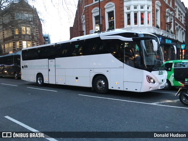 Skills Motor Coaches  na cidade de London, Greater London, Inglaterra, por Donald Hudson. Número da foto: #10008879.