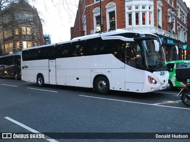 Skills Motor Coaches  na cidade de London, Greater London, Inglaterra, por Donald Hudson. ID da foto: 10008879.