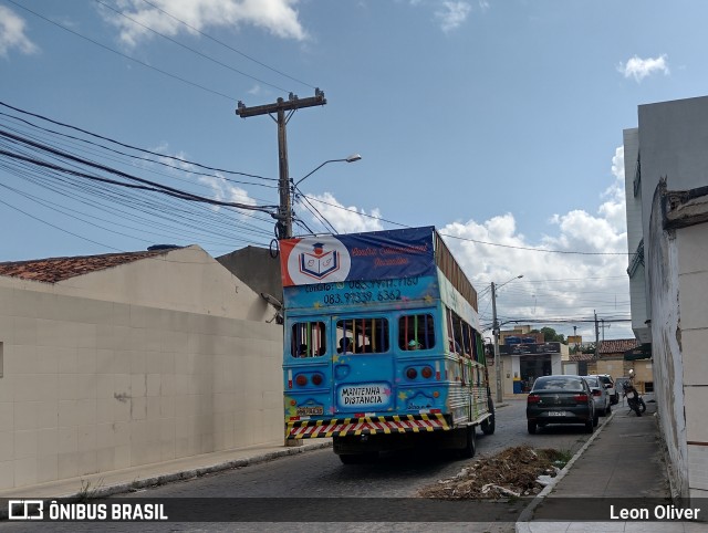 Ônibus Particulares 0 na cidade de Caruaru, Pernambuco, Brasil, por Leon Oliver. ID da foto: 10009727.