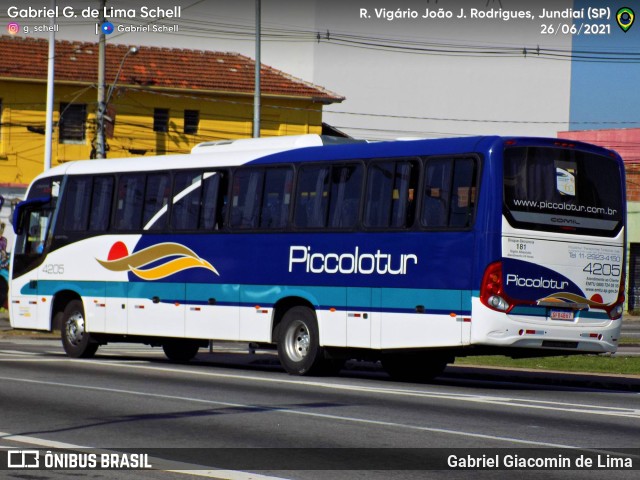 Piccolotur Transportes Turísticos 4205 na cidade de Jundiaí, São Paulo, Brasil, por Gabriel Giacomin de Lima. ID da foto: 10017572.