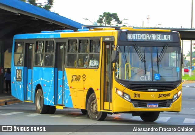 Imperial Locação e Transporte 314 na cidade de Araucária, Paraná, Brasil, por Alessandro Fracaro Chibior. ID da foto: 10020597.