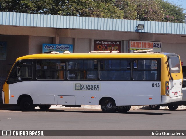 Grande Ocidental 043 na cidade de Novo Gama, Goiás, Brasil, por João Gonçalves. Número da foto: #10030708.