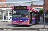 Uno - University Bus 116 na cidade de Welwyn Garden City, Hertfordshire, Inglaterra, por Donald Hudson. ID da foto: :id.