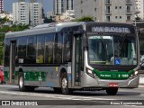 Via Sudeste Transportes S.A. 5 1060 na cidade de São Paulo, São Paulo, Brasil, por Bruno Kozeniauskas. ID da foto: :id.