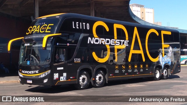 Expresso Nordeste 5720 na cidade de Porto Alegre, Rio Grande do Sul, Brasil, por André Lourenço de Freitas. Número da foto: #10042483.