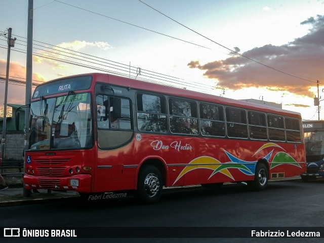 Transcambal - Autotransportes Cambronero Alfaro 04 na cidade de Belén, Heredia, Costa Rica, por Fabrizzio Ledezma. Número da foto: #10044311.