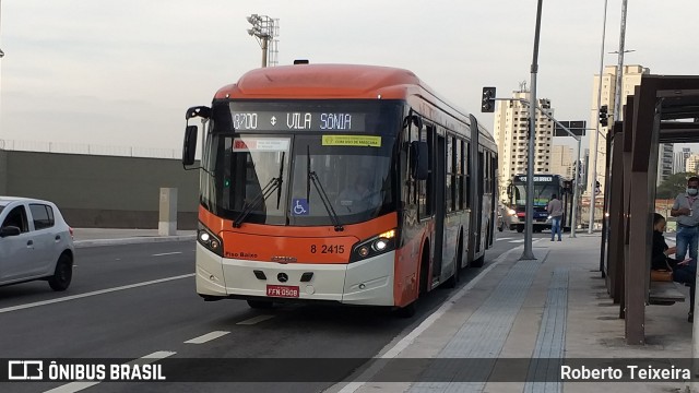 Viação Gato Preto 8 2415 na cidade de São Paulo, São Paulo, Brasil, por Roberto Teixeira. Número da foto: #10044904.