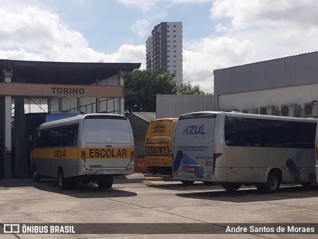 Escolares  na cidade de São Paulo, São Paulo, Brasil, por Andre Santos de Moraes. Número da foto: #9973338.