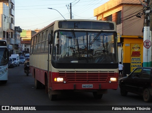 Ônibus Particulares 8349 na cidade de Três Corações, Minas Gerais, Brasil, por Fábio Mateus Tibúrcio. Número da foto: #9975286.