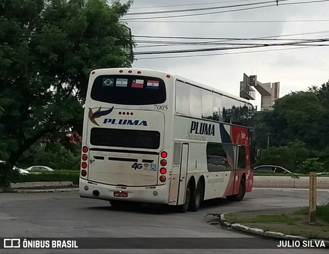 Pluma Conforto e Turismo 7005 na cidade de São Paulo, São Paulo, Brasil, por JULIO SILVA. ID da foto: 9977565.