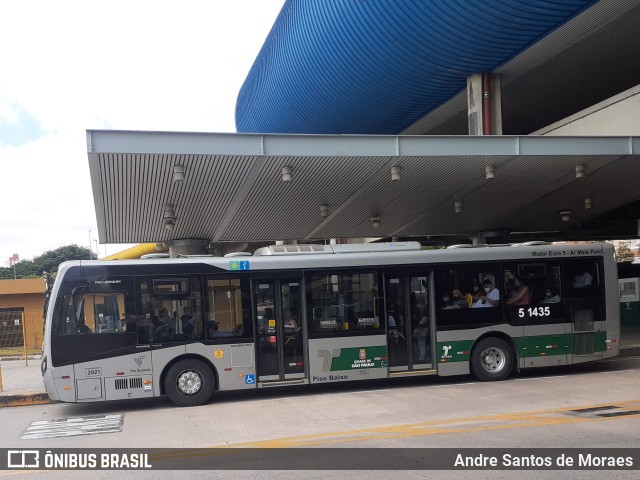 Via Sudeste Transportes S.A. 5 1435 na cidade de São Paulo, São Paulo, Brasil, por Andre Santos de Moraes. ID da foto: 10051029.