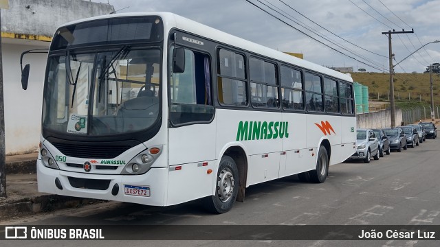 MinasSul - Minastur - Viação Minas Tour 050 na cidade de Oliveira, Minas Gerais, Brasil, por João César Luz. Número da foto: #10080611.