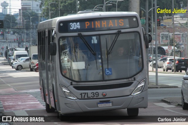 Expresso Azul 17L39 na cidade de Curitiba, Paraná, Brasil, por Carlos Júnior. ID da foto: 10082615.