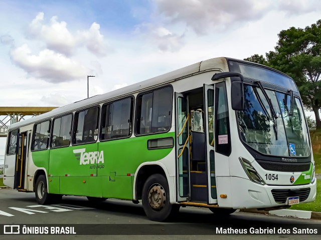 Terra Auto Viação 1054 na cidade de Paulínia, São Paulo, Brasil, por Matheus Gabriel dos Santos. Número da foto: #10091627.