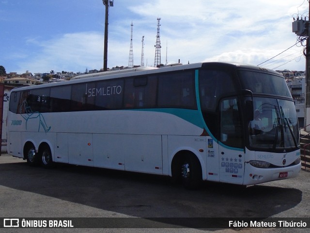 Ônibus Particulares 7000 na cidade de Três Corações, Minas Gerais, Brasil, por Fábio Mateus Tibúrcio. Número da foto: #10090366.